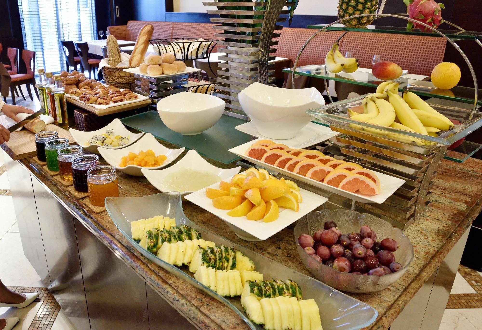 Doubletree By Hilton Naha Hotell Exteriör bild